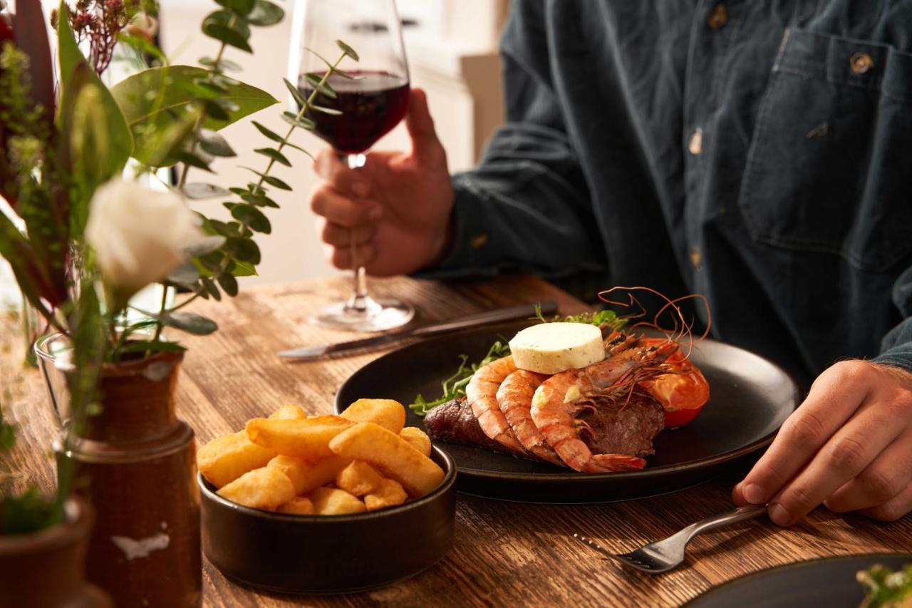 Отель Rose And Crown Yealmpton Экстерьер фото