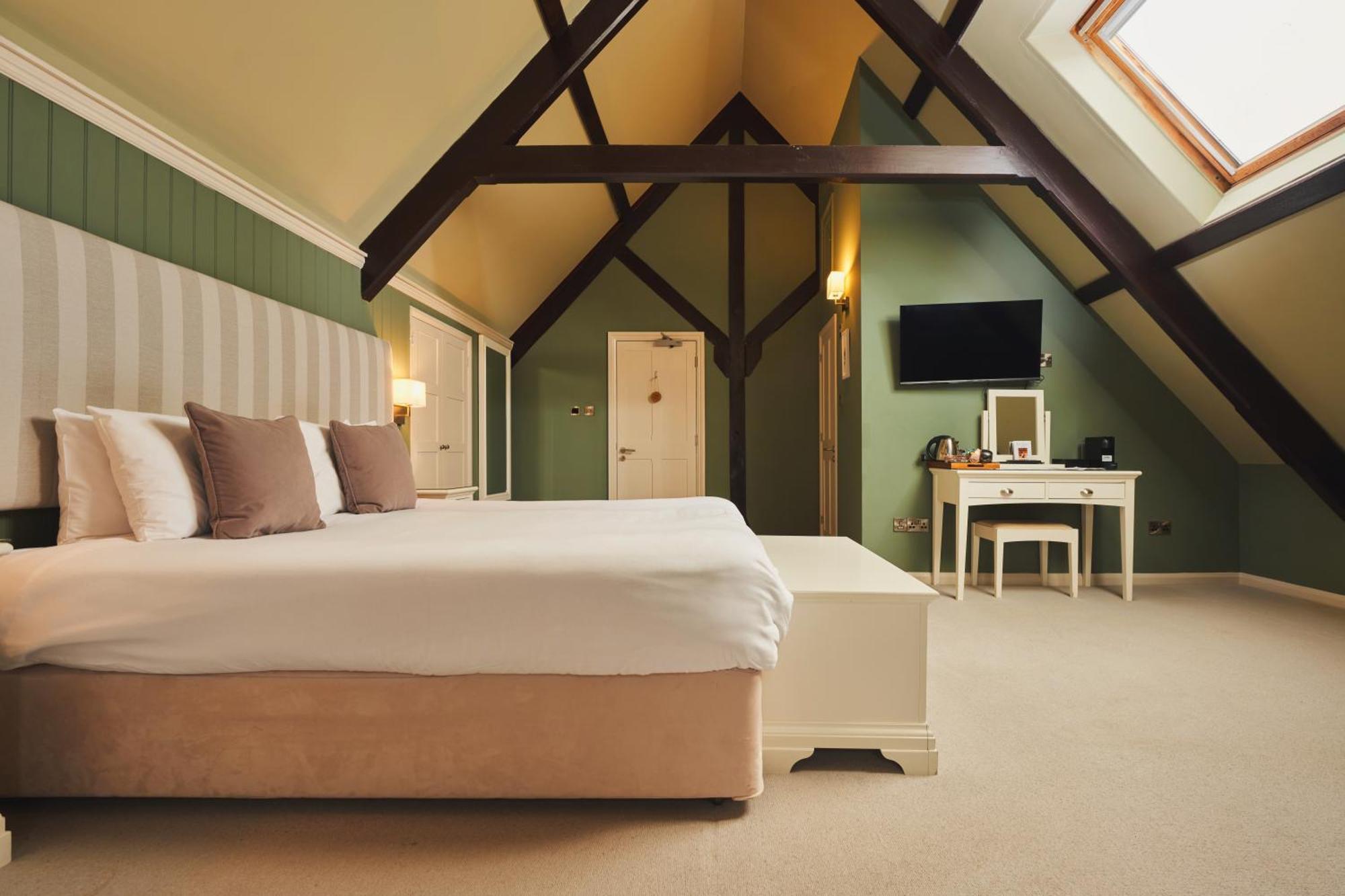 Отель Rose And Crown Yealmpton Экстерьер фото