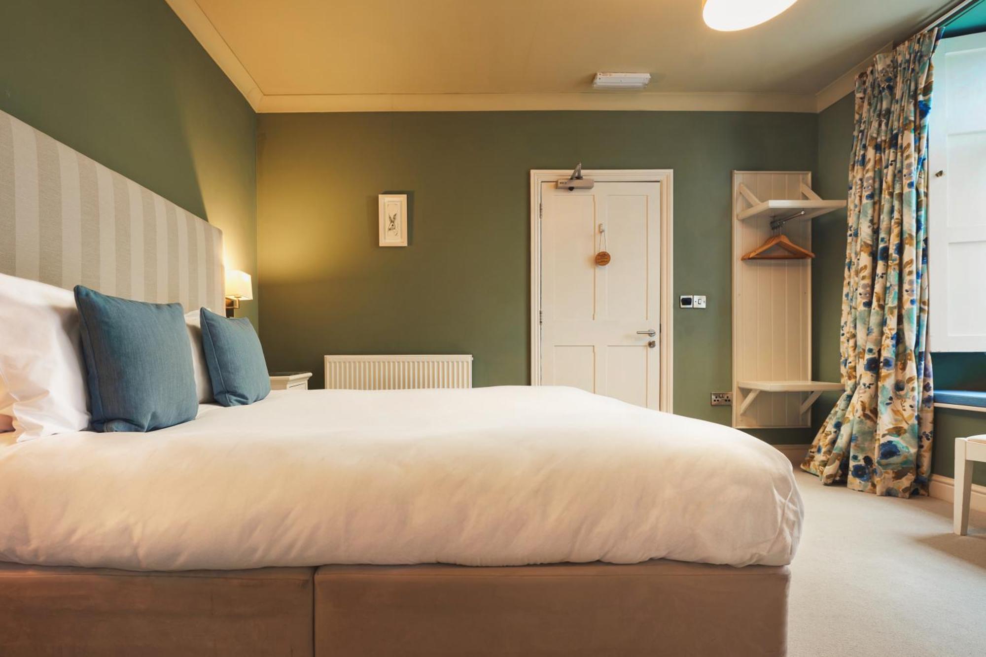 Отель Rose And Crown Yealmpton Экстерьер фото