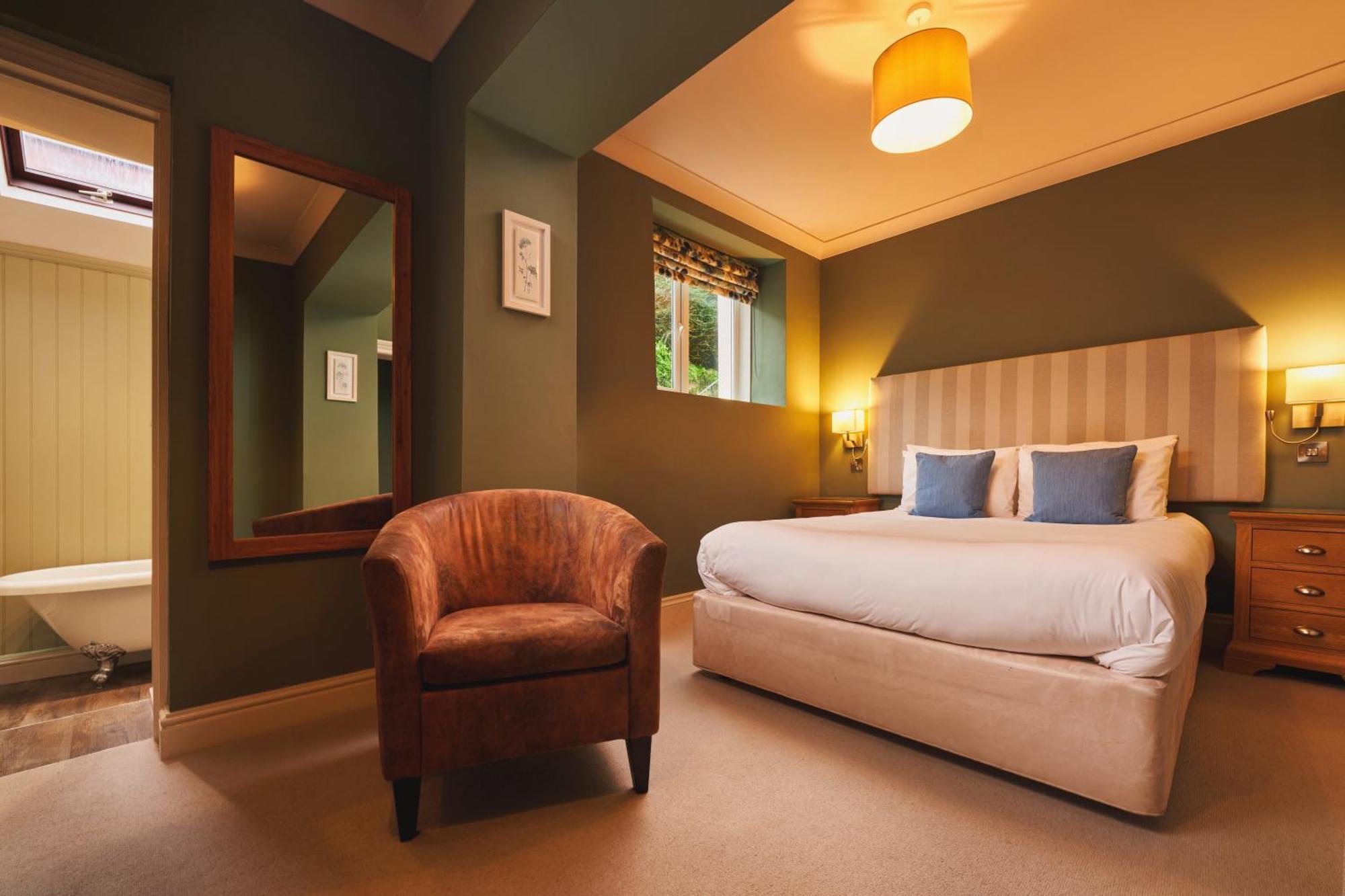 Отель Rose And Crown Yealmpton Экстерьер фото