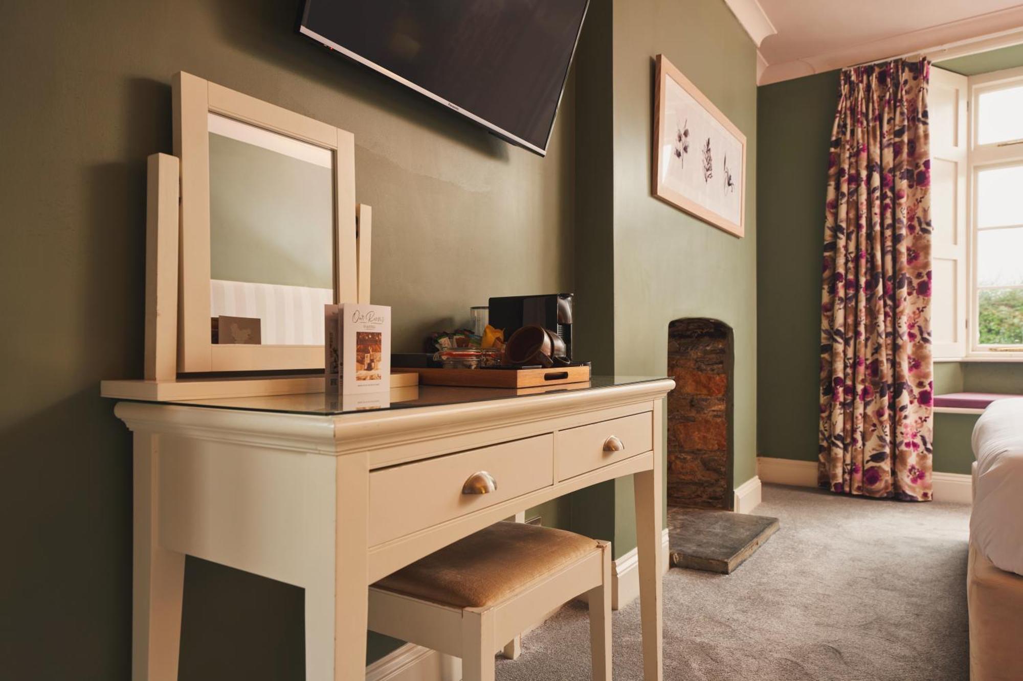 Отель Rose And Crown Yealmpton Экстерьер фото