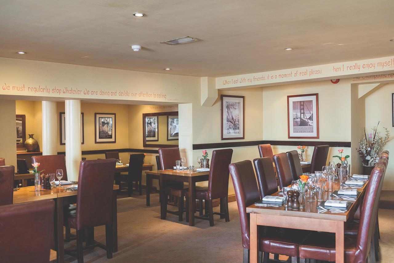 Отель Rose And Crown Yealmpton Экстерьер фото