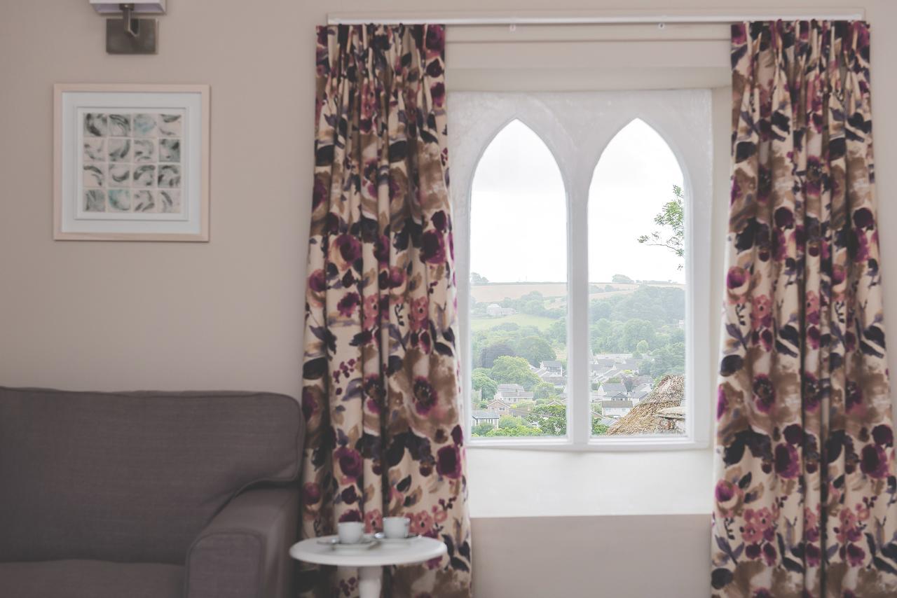 Отель Rose And Crown Yealmpton Экстерьер фото